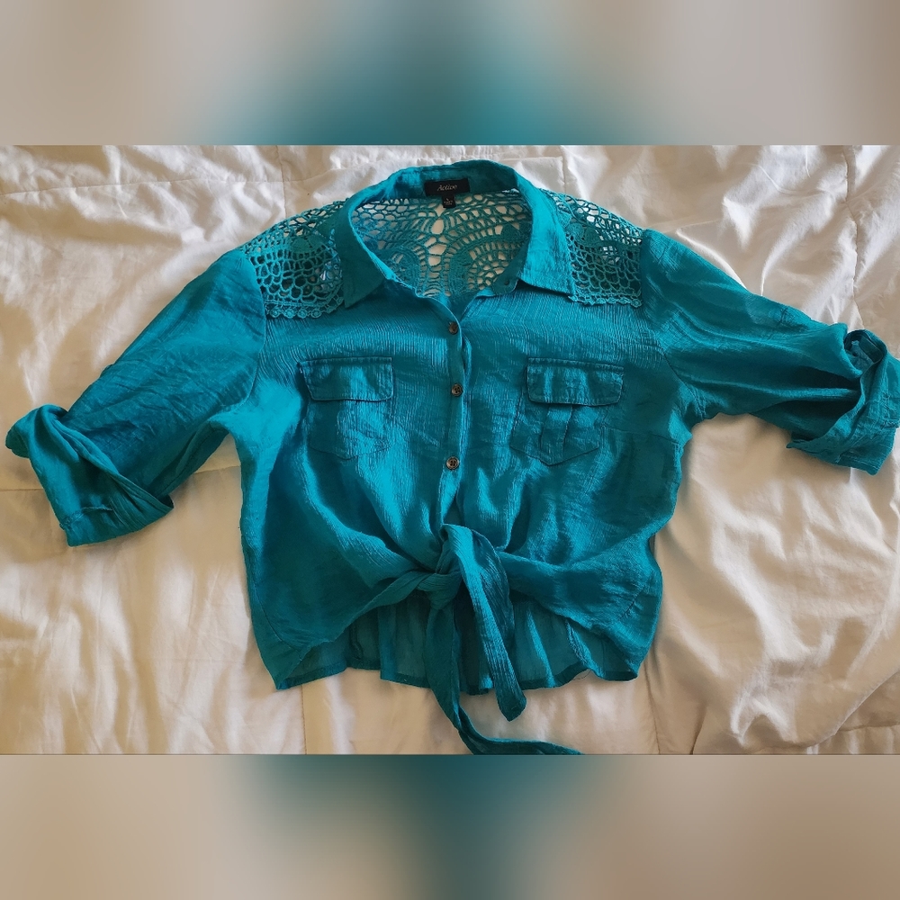 🎀Host Pick🎀Country Crop Top Lace button up Tie